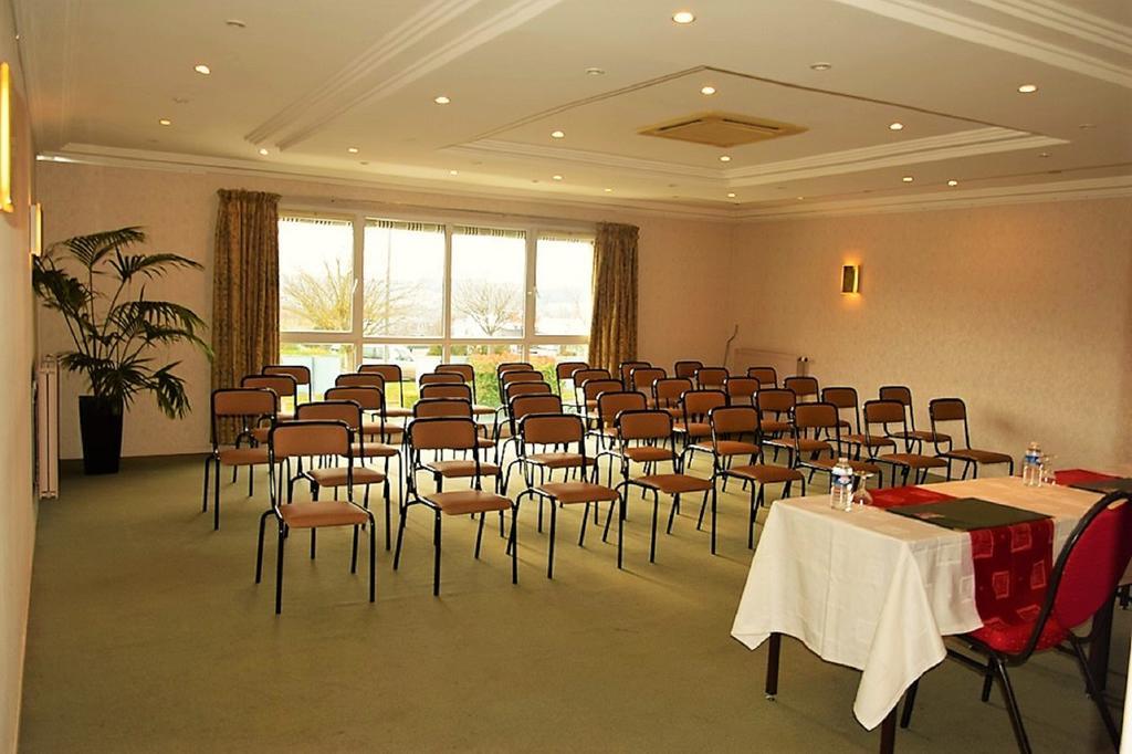 Hotel Altina Pacy-sur-Eure Buitenkant foto
