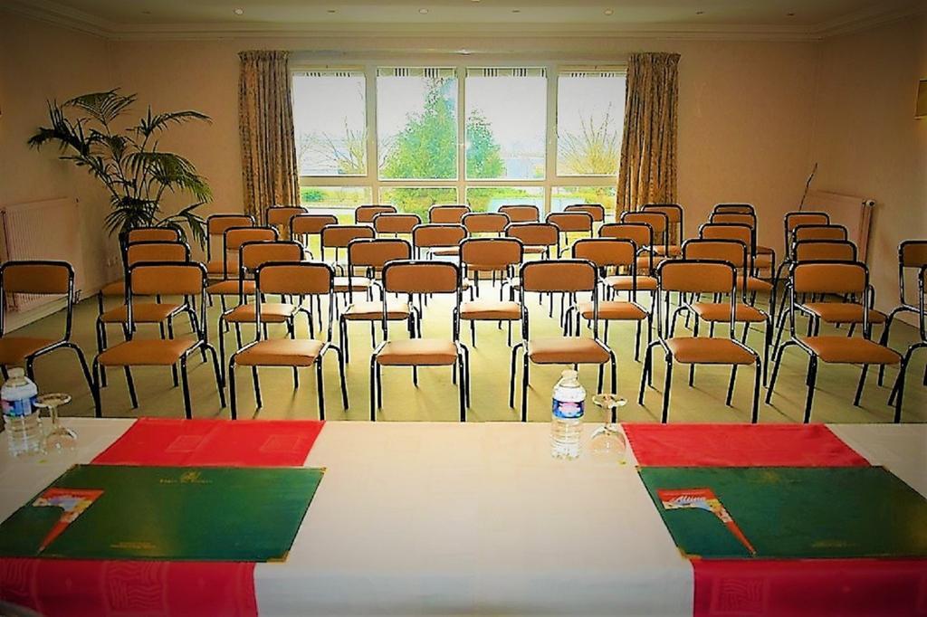Hotel Altina Pacy-sur-Eure Buitenkant foto