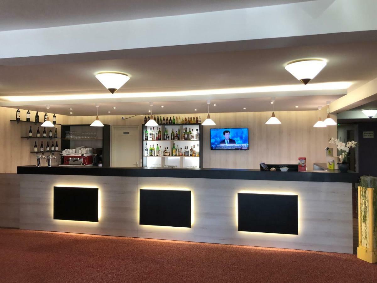 Hotel Altina Pacy-sur-Eure Buitenkant foto
